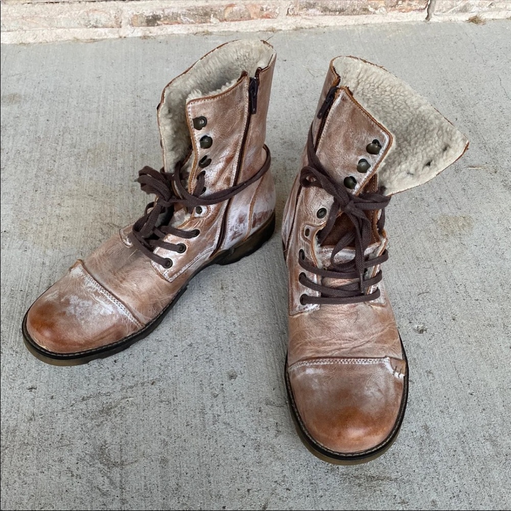 Steve Madden Tan distressed Leather Boots.